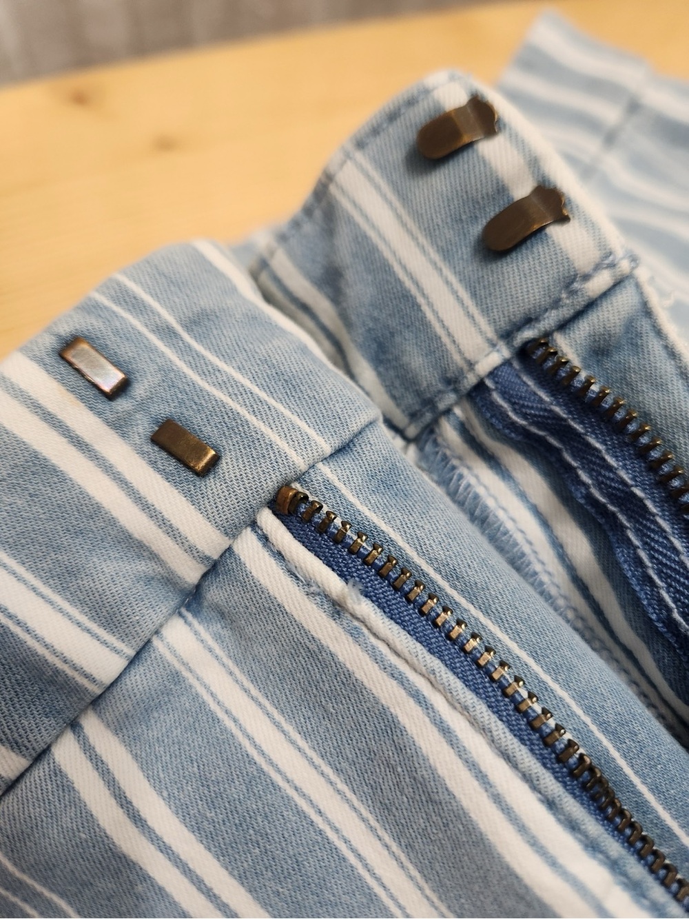 LOFT Modern Skinny Crop Blue and White Vertical Striped Pants 31 / 12 - Picture 14 of 15